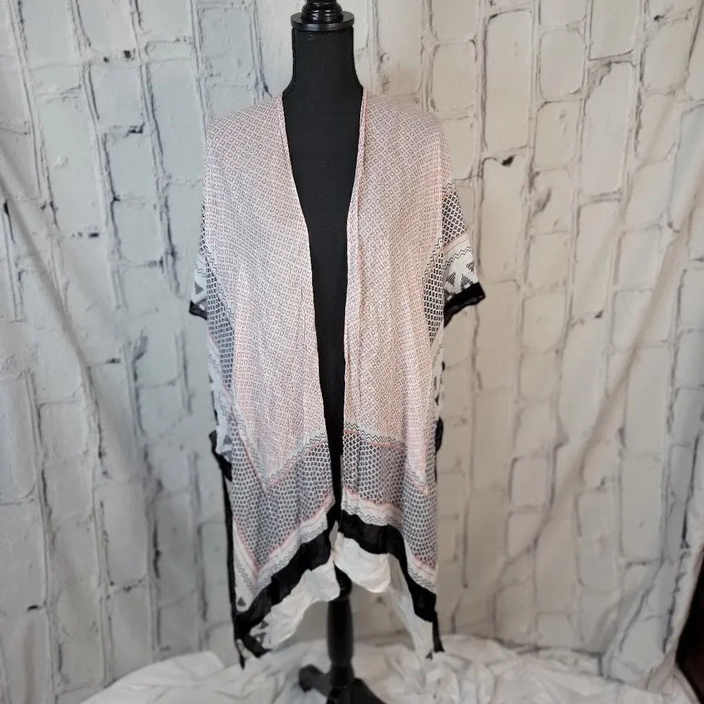 MOSS Rose | Beautiful lightweight black and pink tribal Print‎ Kimono | one size